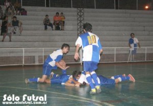 10 Agencia 226 Promoción festejo 300x207 Agencia 226 dio vuelta la serie y sigue en la A