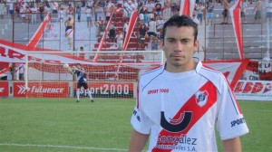 10 Ariel Silva vs Mandiyú 300x168 Guaraní defiende la punta ante Sportivo Patria