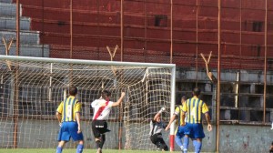 10 Núñez a Mitre 300x168 Ganó Guaraní y también lidera el Clausura
