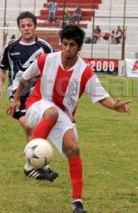 10 Cande vs Guaraní 195x300 Ganó Candelaria y es el único líder