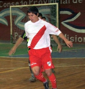10 Héctor Ortiz de Guaraní 287x300 Plastimi y Guaraní le apuntan a semifinales