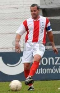 Manuel Dutto, la experiencia del líder del Apertura posadeño (Foto Sixto Fariña) 10 Manuel Dutto 193x300 Candelaria se dio el gusto ante Guaraní