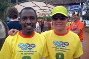 10 Rono y Preuxler 300x201 Julius Rono ganó la Maratón del Inmigrante