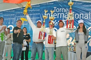 Pesca Miguel Sena ganó en Isla del Cerrito 300x197 Un misionero ganó la Fiesta Grande del Dorado