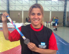Claudia Cabrera 240x188 Una semana redonda para Claudia Cabrera
