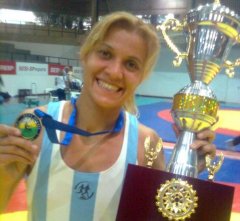 Claudia Cabrera copa 240x221 Cierre dorado para Claudia Cabrera en Brasil