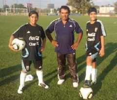 Chino Torres en Ezeiza con las juveniles 240x205 Cecilia López y Tamara Maciel volverán en enero