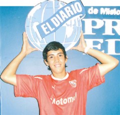 Eduardo Flores juvenil a Independiente 240x230 Eduardo Flores, un arquero para Independiente