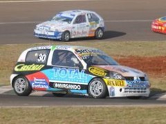 Juan Pablo koch11 240x180 Juampy Koch volverá a subirse a un Clio