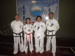 Lidia Villanueva con sus hijos y Rubén Cerd 240x180 Lidia Villanueva, una madre ejemplar