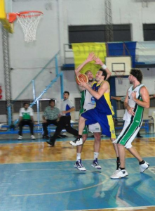 Luis Ayala ante Hindú Club 221x300 Una de cal y otra de arena