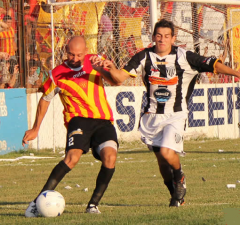12CLASICO02 240x225 Salvador Capitano pasó la escoba en Sarmiento