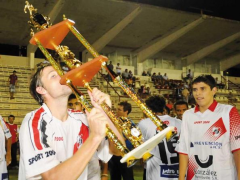 Elian Kopp copa Centenario Atlético Posadas 240x180 La dulce venganza franjeada y media corona