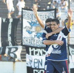 Bruno festeja gol a For Ever 240x238 La Franja se recargó