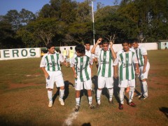 El Brete saludo 240x180 El Brete sacó una gran diferencia