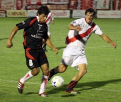 leon colegiales 240x201 Colegiales será el rival de Guaraní 